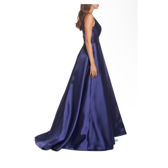 Mac DUGGAL DEEP V BALL GOWN ❤️IN STORES❤️ - Picture 2 of 3